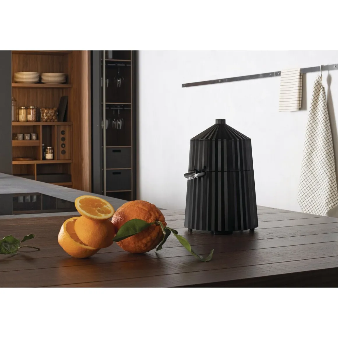 AlessiZitruspresse 28 cm Plissé schwarz