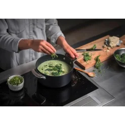 FiskarsKasserolle mit Deckel 3,5 l Rotisser schwarz