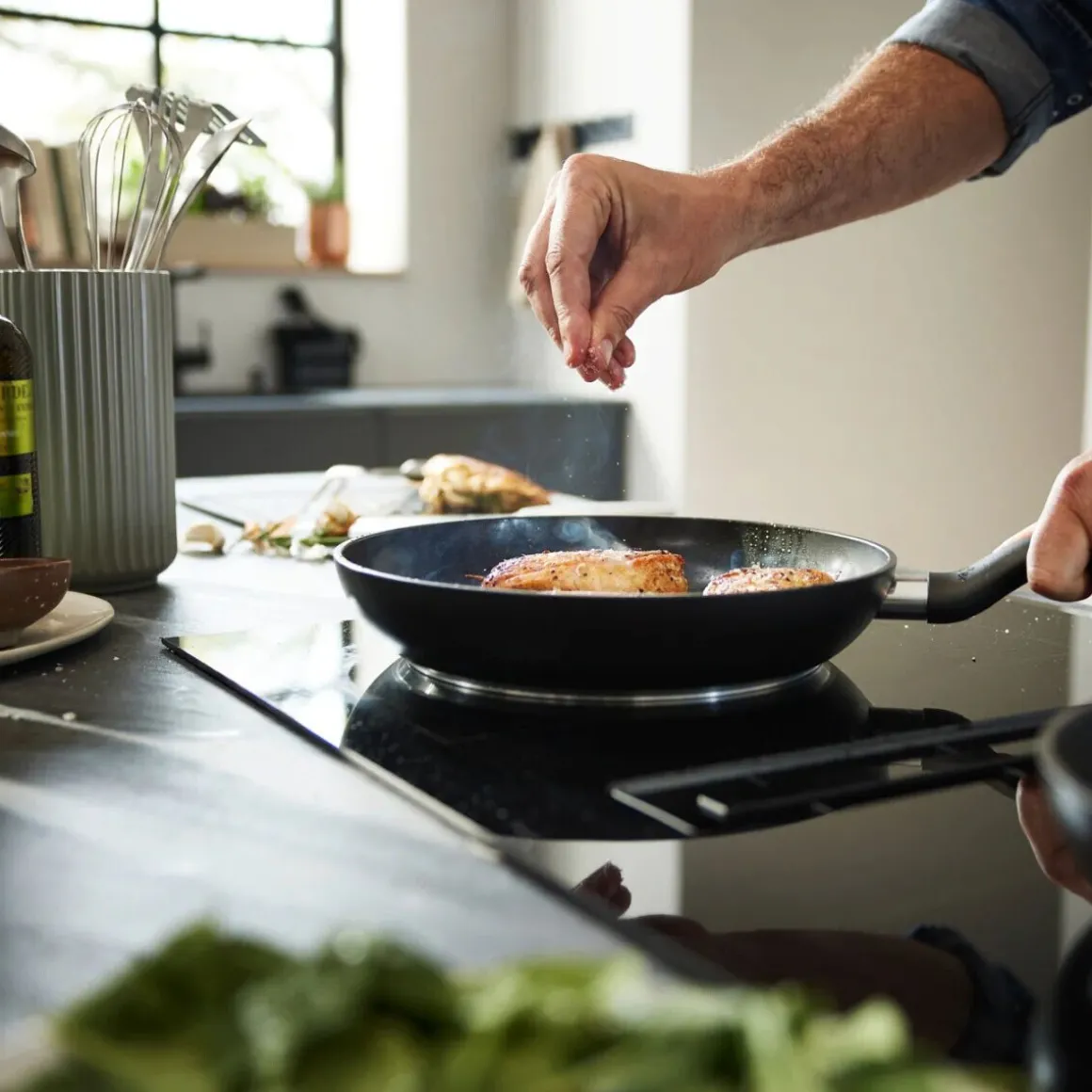 FisslerPfanne Essential schwarz 28cm